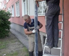Установка металлических опор под козырьки по адресу ул. Бухарестская д. 94 к. 1 (3).jpg