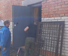 Замена решеток на металлические двери выход на чердак по адресу бр. Загребский, д.21 (1).jpg