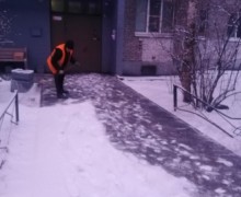 Очистка подходов к парадным от снега (5).jpg