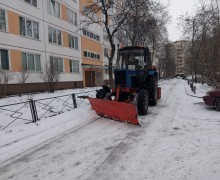 Продолжается очистка территории от снега (2).jpg
