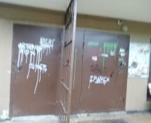 Удаление граффити по адресу ул. Бухарестская д. 33 к. 5 (парадная 1) (1).jpg