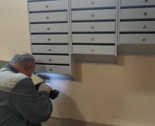Установка почтовых ящиков, урны и информационного стенда по адресу ул. Бухарестская д. 67 к. 1 (парадная 9)  (1).jpg
