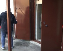 Окраска дверей по адресу ул. Турку д. 10 к. 1 (2).jpg
