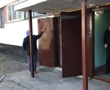 Окраска дверей по адресу ул. Турку д. 10 к. 1 (1).jpg