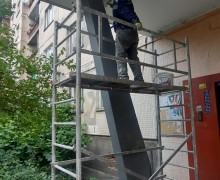 Зачистка и подготовка козырька к окраске по адресу ул. Будапештская д. 88 к. 1 (1).jpg