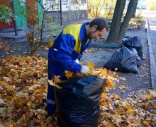Активно продолжается уборка листвы (1).jpg