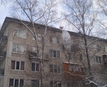 Очистка кровли от снега и наледи по адресу ул. Бухарестская д. 35 к. 4  (1).jpg