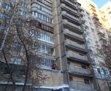 Очистка кровли технического этажа и козырьков парадных от снега и наледи по адресу ул. Бухарестская д. 120 к.1 (3).jpg