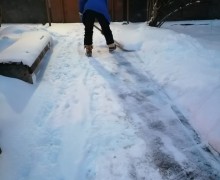Очистка подходов к парадным от снега и наледи (1).jpg