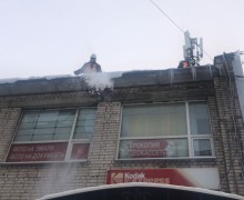 Очистка кровли от снега и наледи по адресу ул. Бухарестская д. 74 (1).jpg