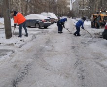 Уборка территории от снега и наледи по адресу ул. Белы Куна д. 15 к. 4 (2).jpg