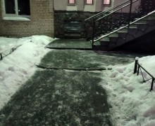 Уборка подходов к парадным от снега и наледи по адресу ул. Бухарестская д. 122 к. 1 (4).jpg