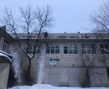 Очистка кровли от снега и наледи по адресу ул. Бухарестская д. 74 (3).jpg