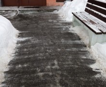 Уборка подходов к парадным от снега и наледи2.jpeg