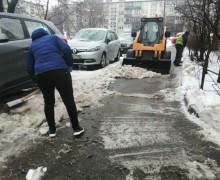 Очистка подходов к парадным от снега и наледи8.jpg