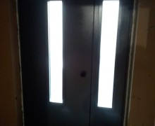 Установка дверей на лестничной клетки #9 по адресу ул.Малая Бухарестская , д.1160 ...jpeg