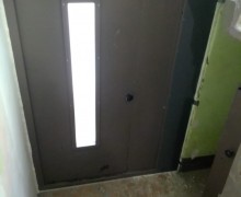 Установка дверей на лестничной клетки #4 по адресу ул.Бухарестская , д.67, кор.1.jpeg