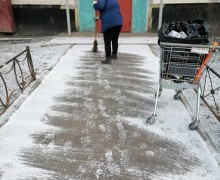 Очистка подходов к парадным от снега5.jpeg
