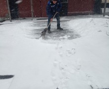 Очистка подходов к парадным от снега12.jpeg
