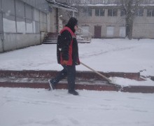 Очистка подходов к парадным от снега10.jpeg