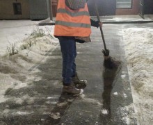 Очистка подходов к парадным от снега6.jpeg
