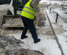 Уборка территории от снега и наледи по адресу ул. Турку, д. 8, к.5...jpeg
