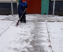 Ручная уборка территории от снега и наледи.jpeg