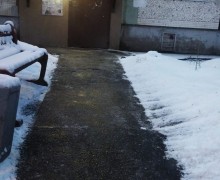 Очистка подходов к парадным от снега и наледи4.jpeg