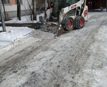 Активно продолжается уборка территории от снега и наледи1.jpeg