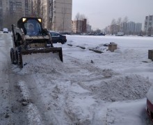 Активно продолжается уборка территории от снега и наледи.jpeg