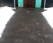 Очистка подходов к парадным от снега и наледи2.jpeg