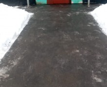 Очистка подходов к парадным от снега и наледи.jpeg