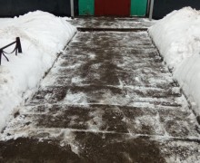 Очистка подходов к парадным от снега и наледи1.jpeg